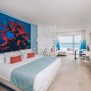 Junior Suite Ocean Front Room